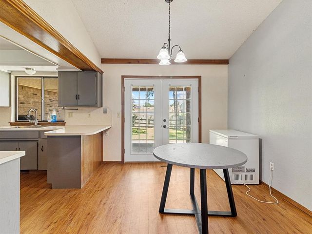 1717 Crest Circle, Oklahoma City, OK 73130