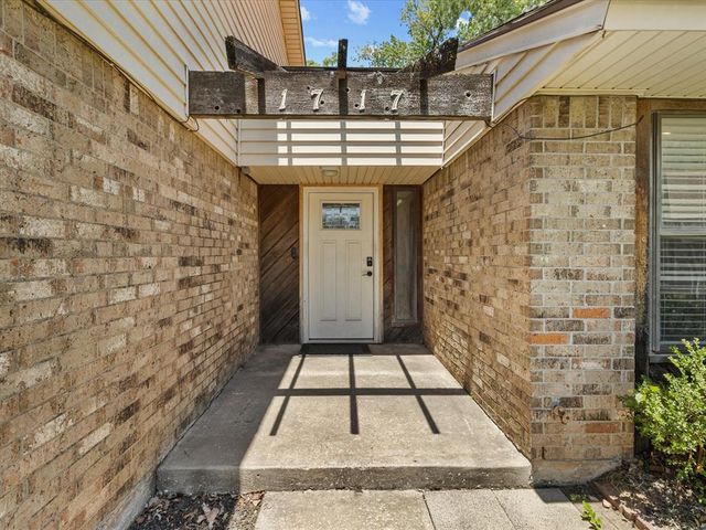 1717 Crest Circle, Oklahoma City, OK 73130