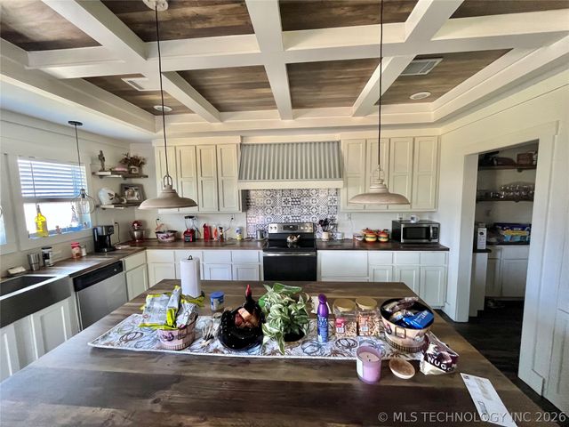 15917 Tee Time Road, Kingston, OK 73439