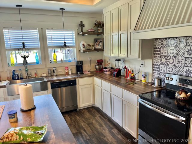 15917 Tee Time Road, Kingston, OK 73439