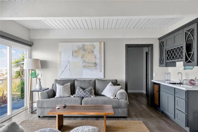 865 Quivera Street, Laguna Beach, CA 92651