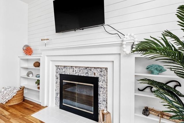 80 Central Ave, Hull, MA 02045