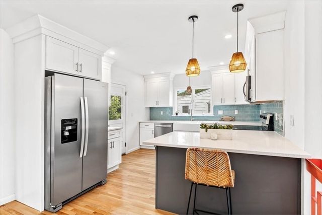 80 Central Ave, Hull, MA 02045