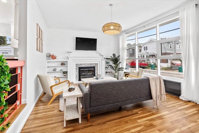 80 Central Ave, Hull, MA 02045