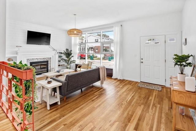 80 Central Ave, Hull, MA 02045