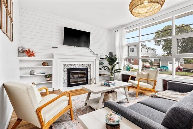 80 Central Ave, Hull, MA 02045