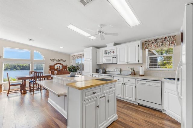 7013 MOUNT PINEY ROAD NE 724, St Petersburg, FL 33702