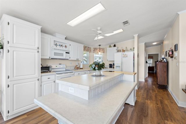 7013 MOUNT PINEY ROAD NE 724, St Petersburg, FL 33702