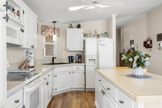 7013 MOUNT PINEY ROAD NE 724, St Petersburg, FL 33702