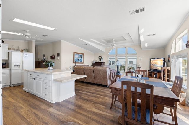 7013 MOUNT PINEY ROAD NE 724, St Petersburg, FL 33702