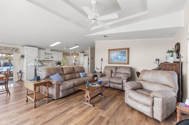 7013 MOUNT PINEY ROAD NE 724, St Petersburg, FL 33702