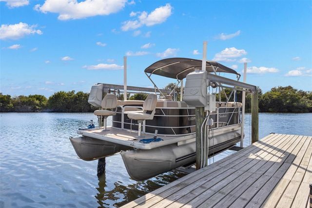 7013 MOUNT PINEY ROAD NE 724, St Petersburg, FL 33702