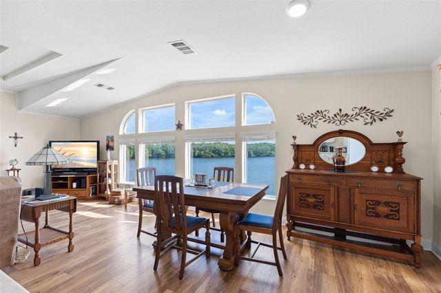 7013 MOUNT PINEY ROAD NE 724, St Petersburg, FL 33702