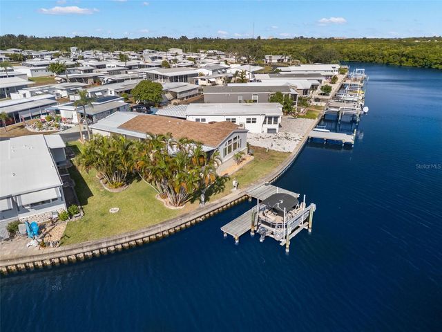 7013 MOUNT PINEY ROAD NE 724, St Petersburg, FL 33702