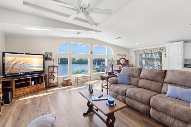 7013 MOUNT PINEY ROAD NE 724, St Petersburg, FL 33702