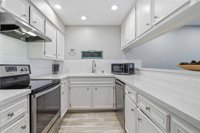 320 Twin Sails 25, Horseshoe Bay, TX 78657