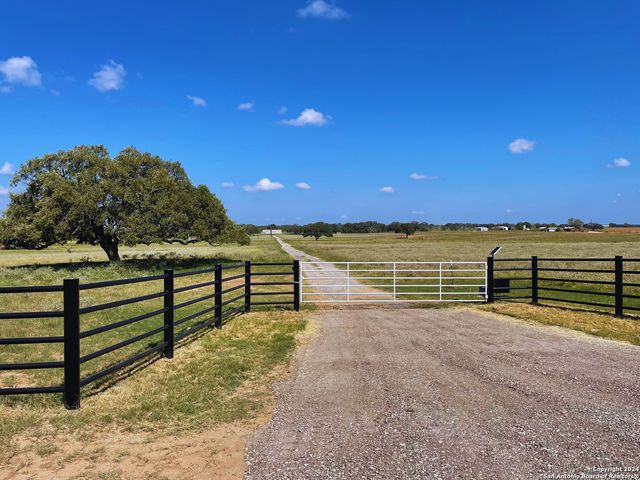 1635 COBLE RD, Poteet, TX 78065