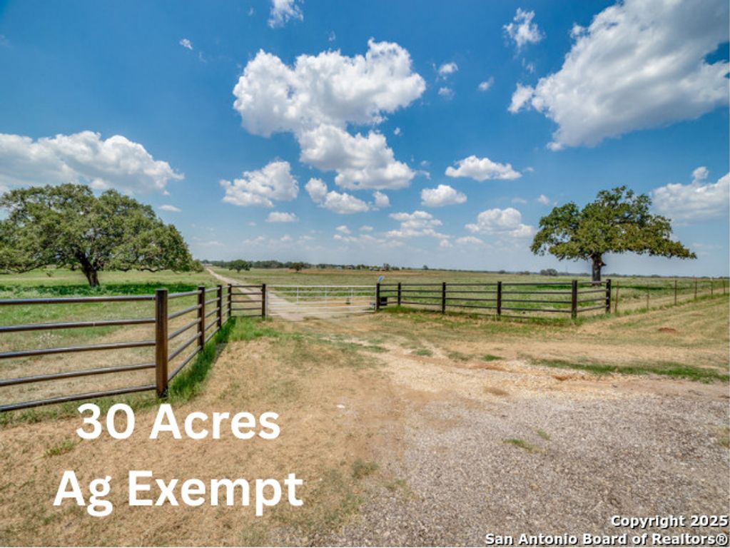 1635 COBLE RD, Poteet, TX 78065