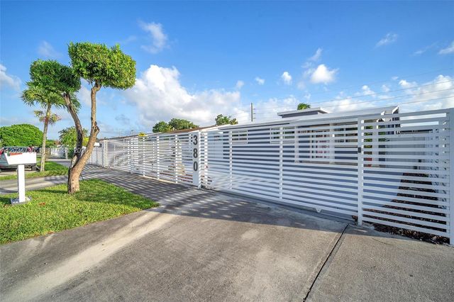 380 W 30th St, Hialeah, FL 33012