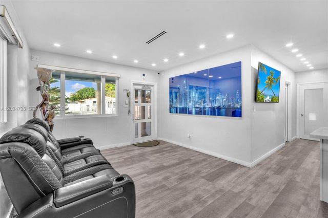 380 W 30th St, Hialeah, FL 33012
