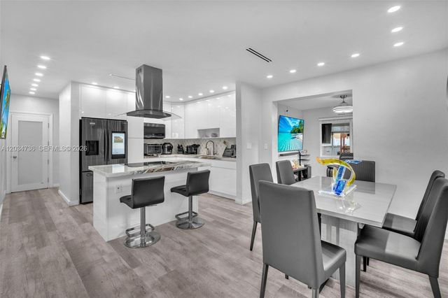 380 W 30th St, Hialeah, FL 33012