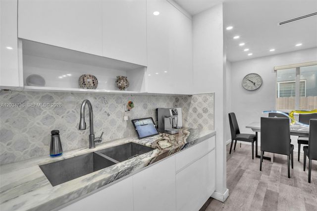 380 W 30th St, Hialeah, FL 33012