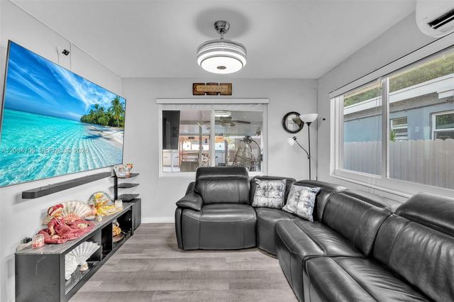 380 W 30th St, Hialeah, FL 33012