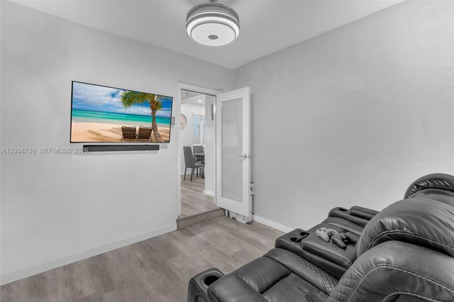 380 W 30th St, Hialeah, FL 33012