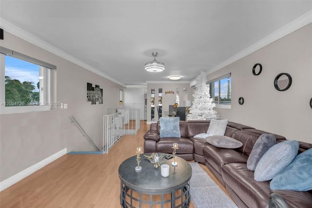 380 W 30th St, Hialeah, FL 33012