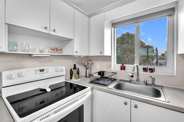 380 W 30th St, Hialeah, FL 33012