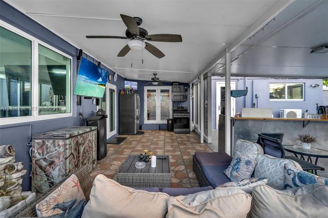 380 W 30th St, Hialeah, FL 33012