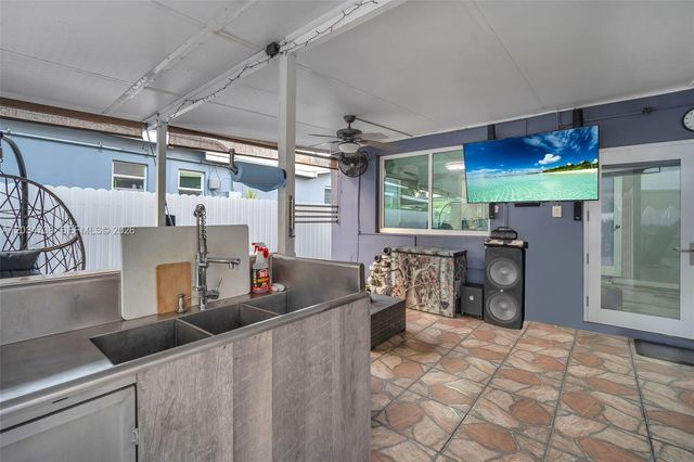 380 W 30th St, Hialeah, FL 33012