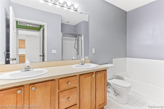 3086 Camden Drive, Troy, MI 48084