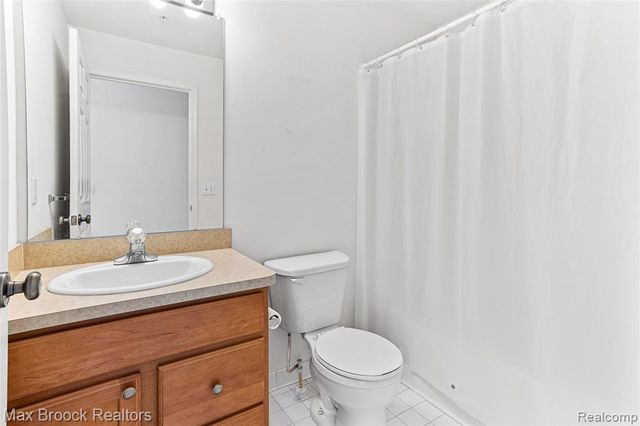3086 Camden Drive, Troy, MI 48084