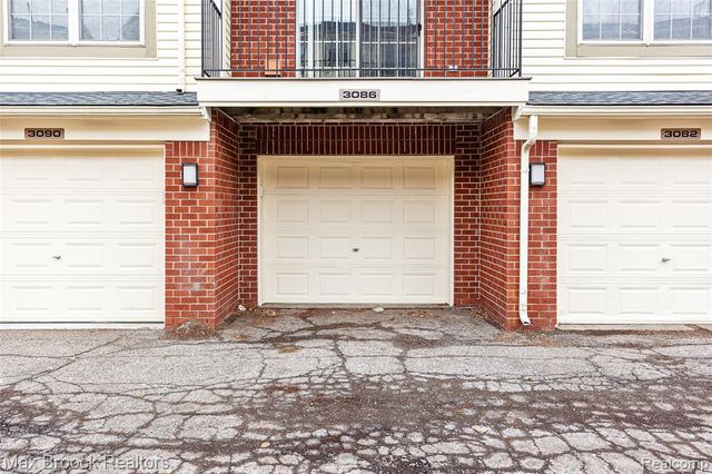 3086 Camden Drive, Troy, MI 48084