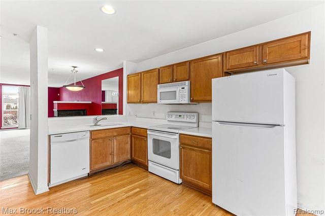 3086 Camden Drive, Troy, MI 48084