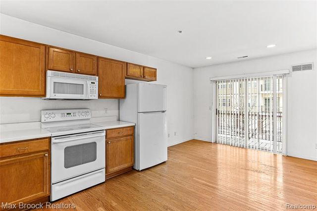 3086 Camden Drive, Troy, MI 48084