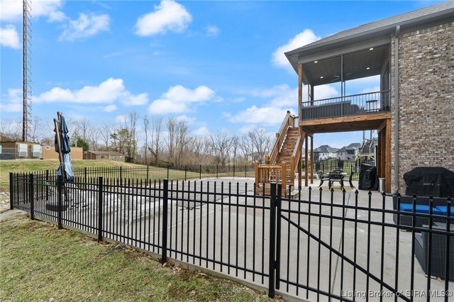 120 Stable Way, Jeffersonville, IN 47130