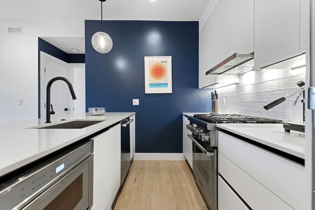 472 W Broadway 201, Boston, MA 02127