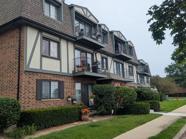 102 Steeple Drive F, Buffalo Grove, IL 60089