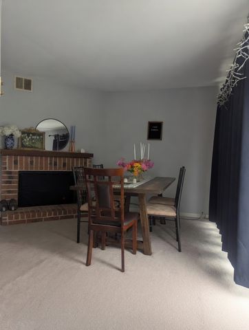 102 Steeple Drive F, Buffalo Grove, IL 60089
