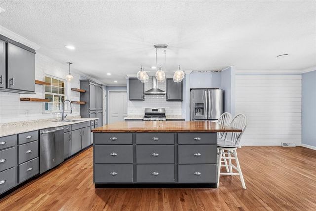 527 E Austin Dr, Chatsworth, GA 30705