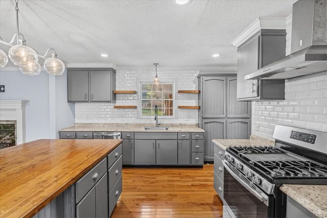 527 E Austin Dr, Chatsworth, GA 30705