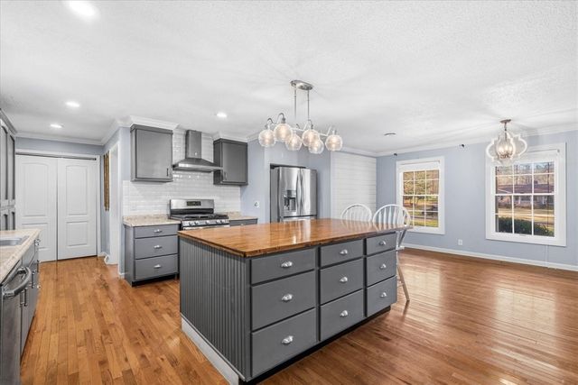 527 E Austin Dr, Chatsworth, GA 30705