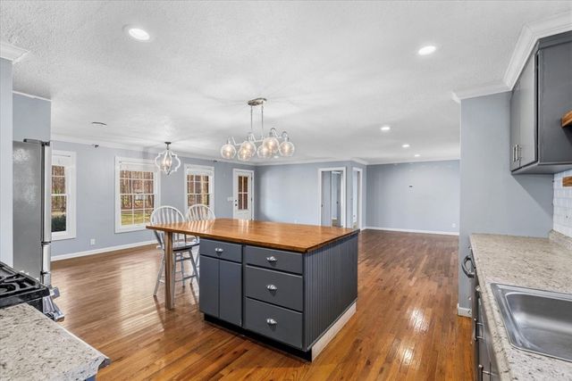 527 E Austin Dr, Chatsworth, GA 30705