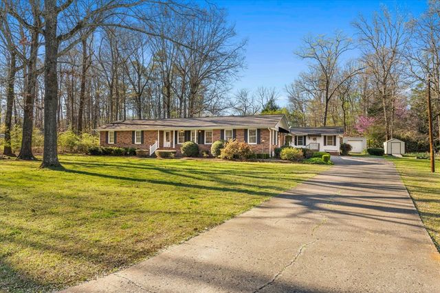 527 E Austin Dr, Chatsworth, GA 30705