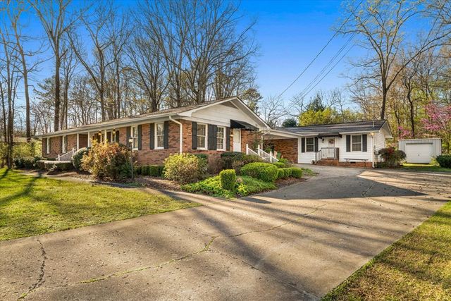 527 E Austin Dr, Chatsworth, GA 30705