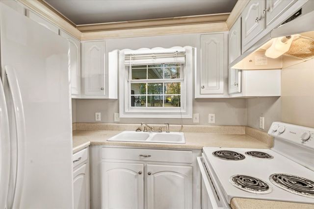 527 E Austin Dr, Chatsworth, GA 30705