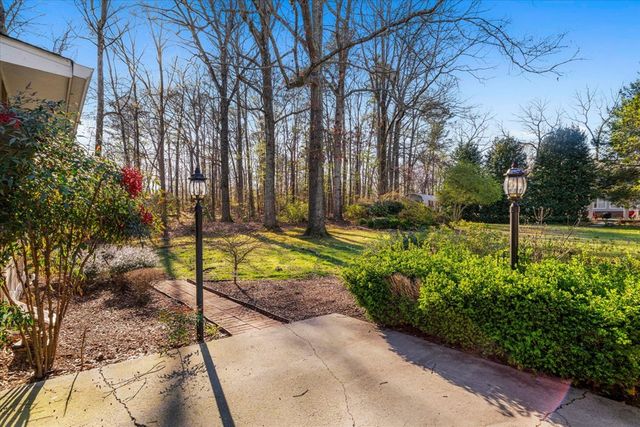 527 E Austin Dr, Chatsworth, GA 30705