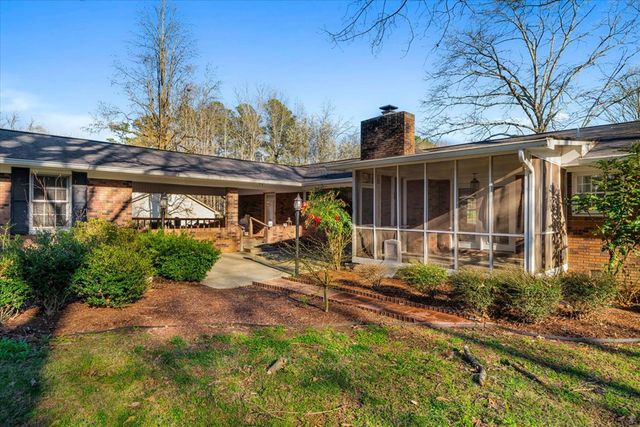 527 E Austin Dr, Chatsworth, GA 30705